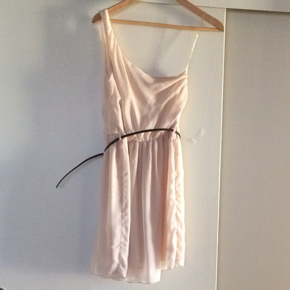 ✅✅PRICE DROP✅✅ Cream mini dress with belt - Picture 3 of 4